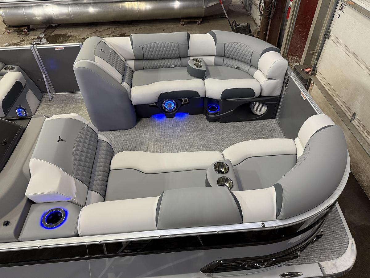 2025 Tahoe Pontoons Cascade 2385 Quad Lounge Shift Tritoon & 225HP 4-Stroke
