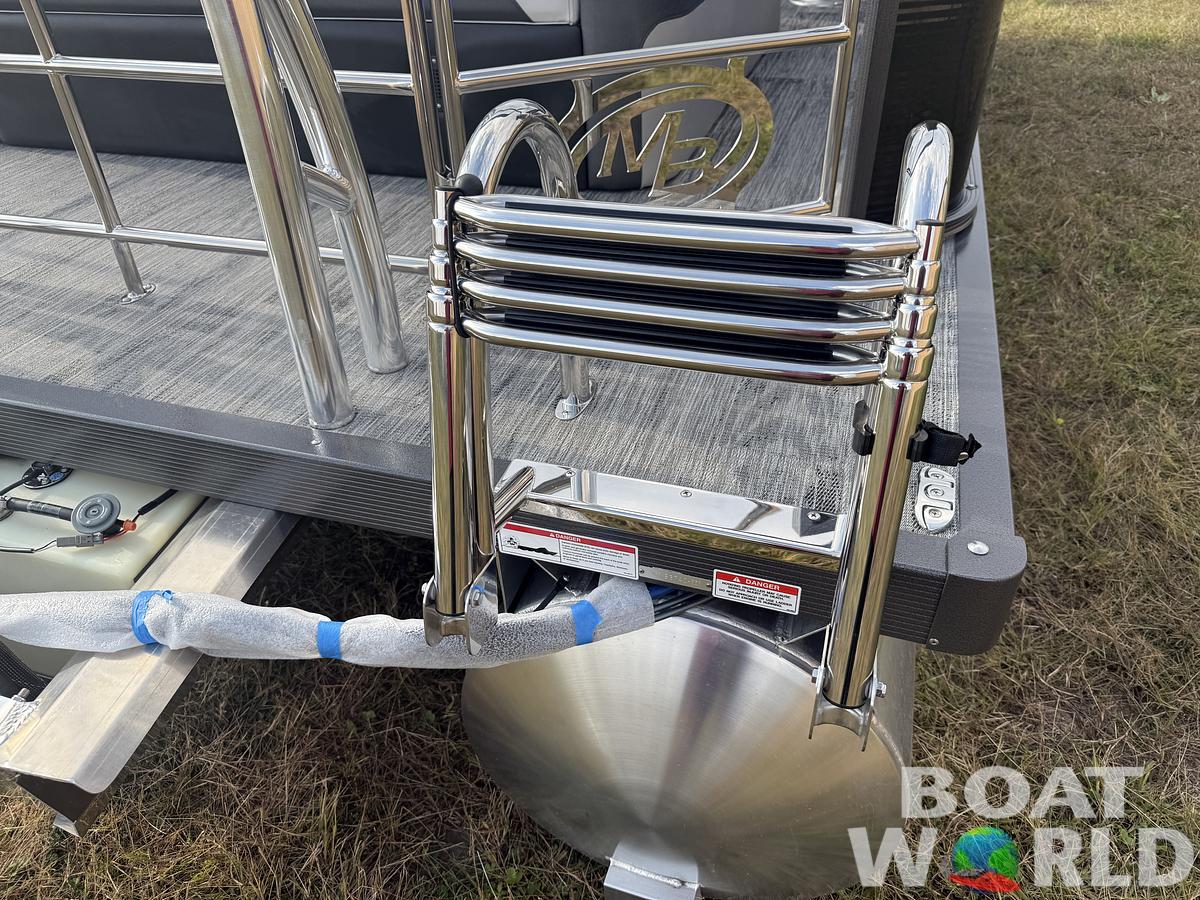 2026 Montego Bay 8522 Swingback Deluxe Pontoon 