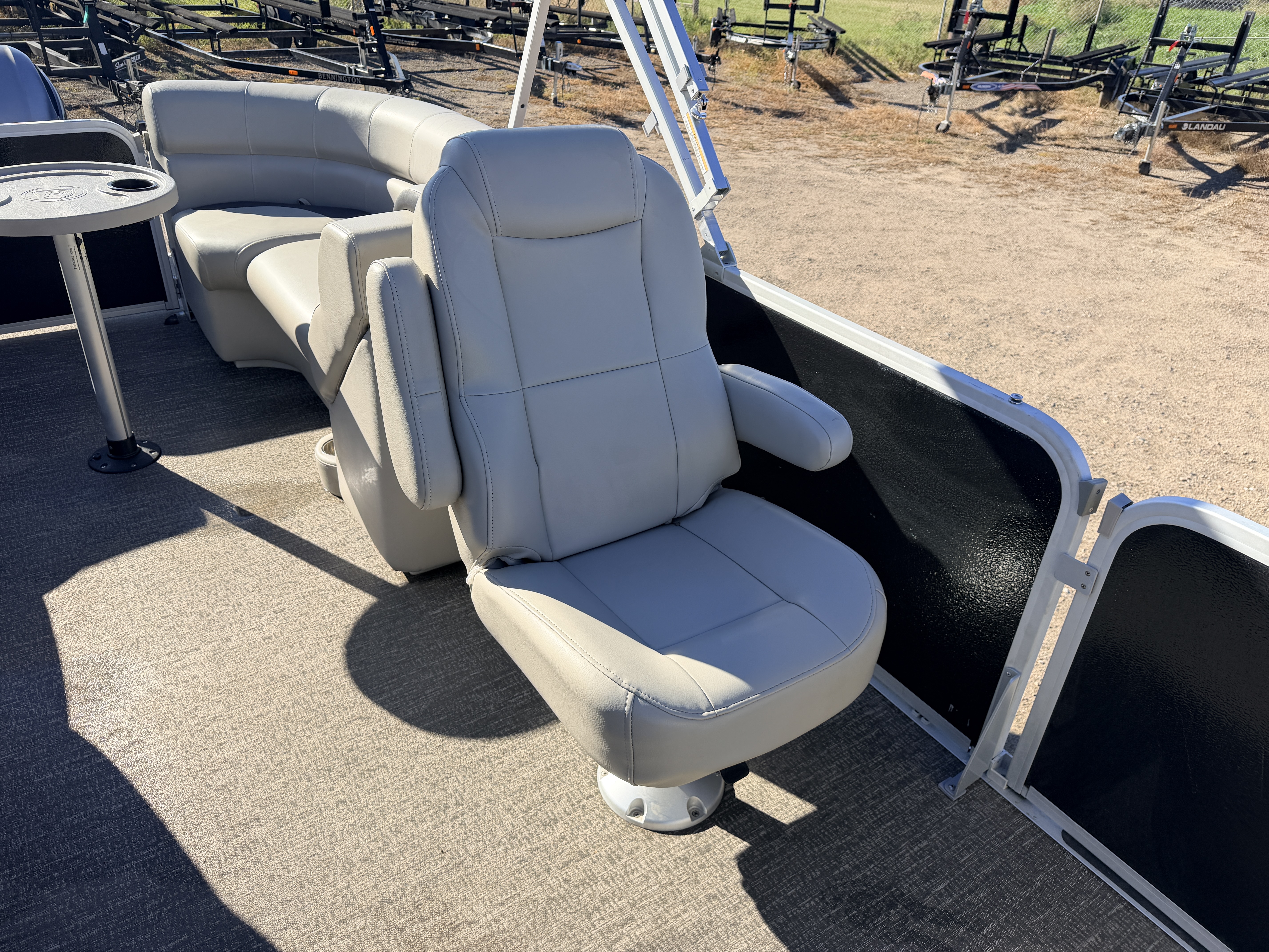 Used 2022 Premier 230 SunSpree RF & 116HP Yamaha 4Stroke -$34,995