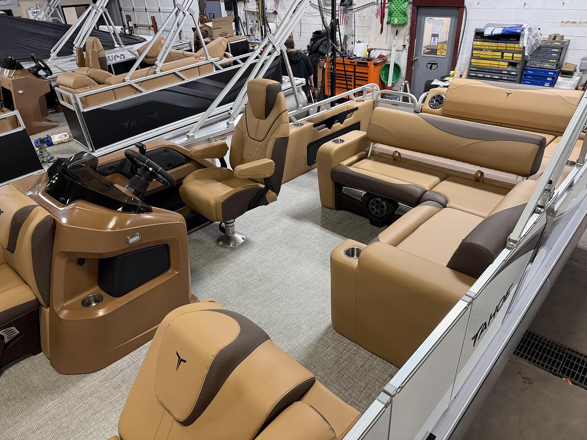 2025 Tahoe Pontoons LTZ 2385 Swingback (VRL) & Honda 4-Stroke EFI