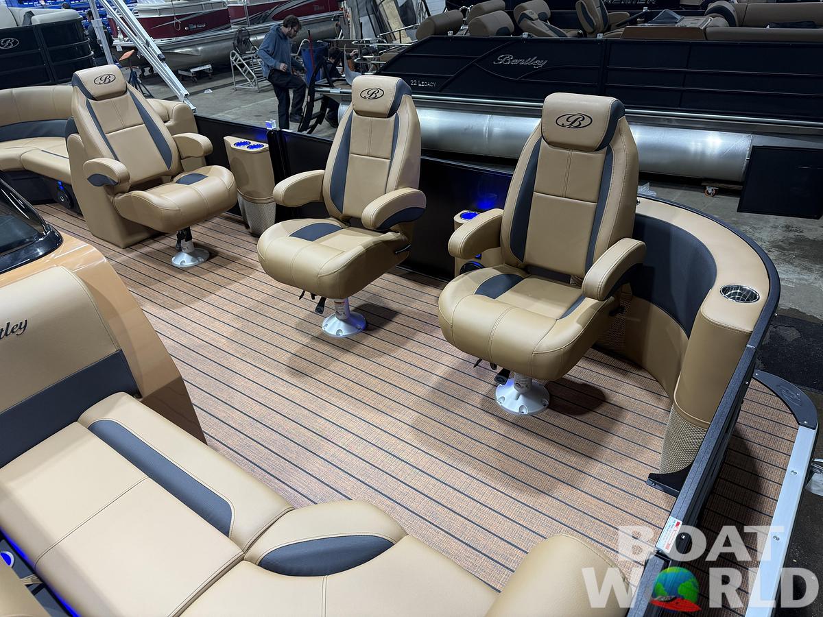 2026 Bentley Legacy 220 Navigator DL Quad Lounge $42995