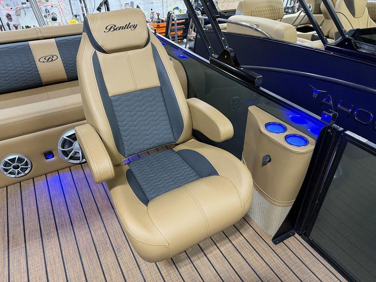 2025 Bentley Pontoons Elite 223 Swingback Tritoon & Honda 4-Stroke EFI