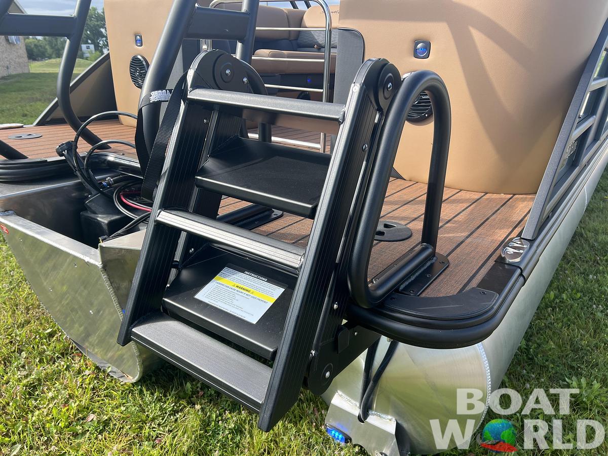 2026 Bentley Pontoons Elite 223 Admiral Quad Lounge Tritoon