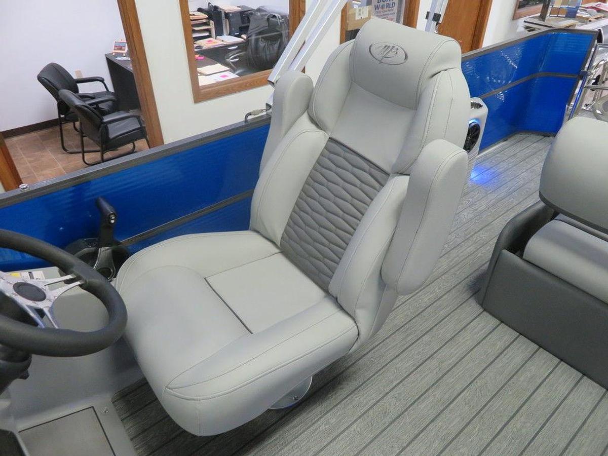 2023 Montego Bay ST8524 Swingback Tritoon Deluxe Pontoon & Honda 200HP 4-Stroke EFI