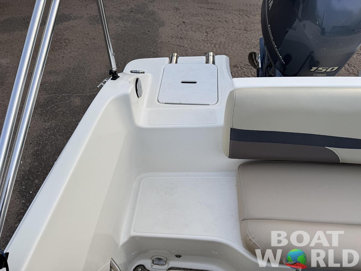 Used 2019 Hurricane SunDeck 187 with 150HP Yamaha Fourstroke EFI Outboard