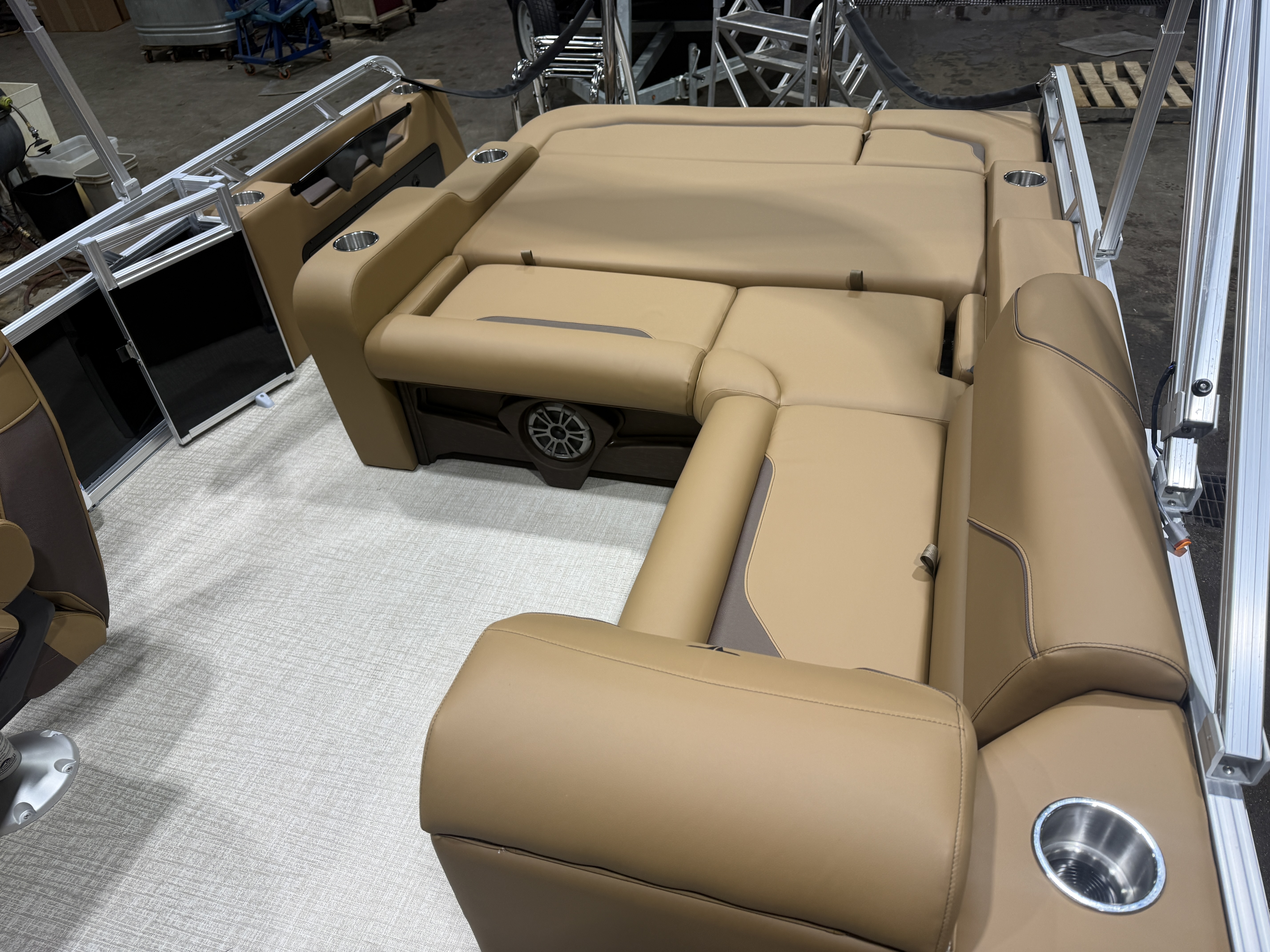 2026 Tahoe Pontoons Sport 2180 Swingback (VRB) 