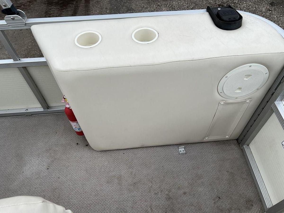 Used 2005 Bennington Sedona F21 Pontoon