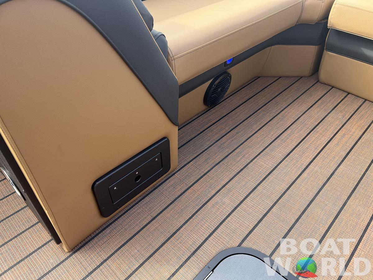 2026 Bentley Pontoons Elite 223 Admiral Quad Lounge Tritoon