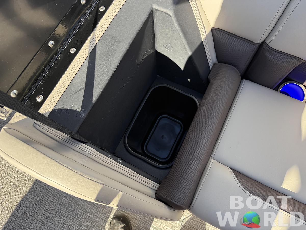 2026 Bentley Pontoons Legacy 220 Navigator DL Quad Lounge