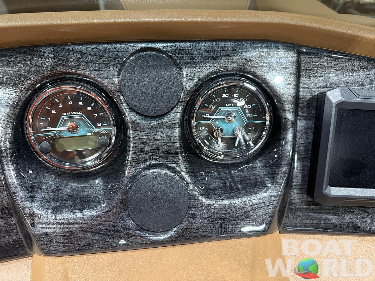 2026 Tahoe Pontoons LTZ 2385 Swingback (VRL) Tritoon