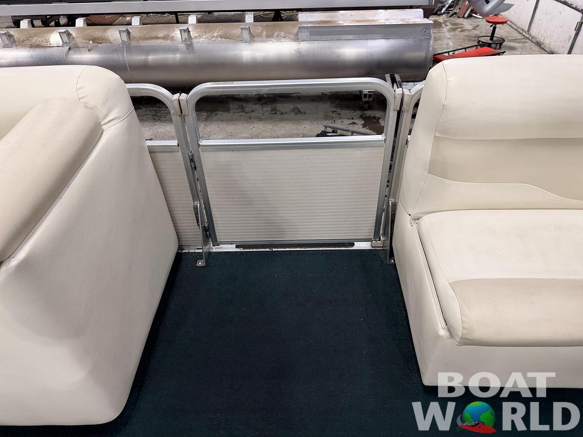 Used 2004 Premier 210 SunSation & 60HP Yamaha 4Stroke - $12,995