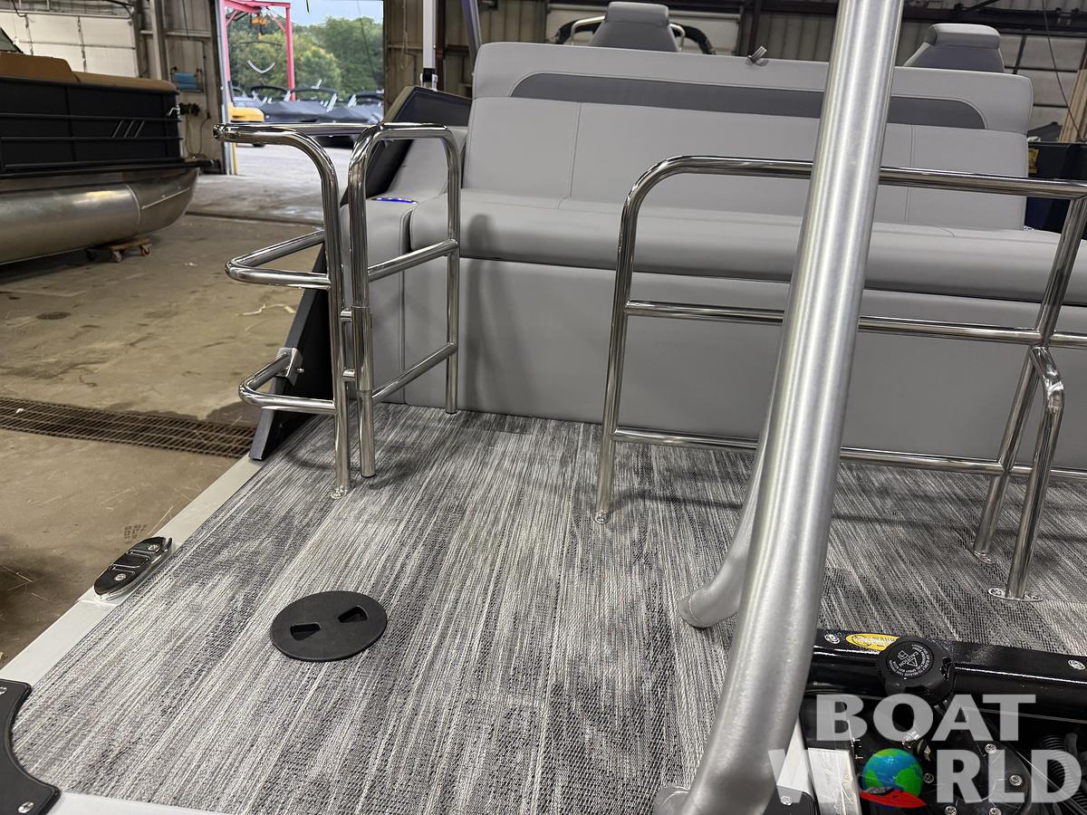 2026 Bentley Pontoons Legacy 220 Swingback & 4-Stroke EFI