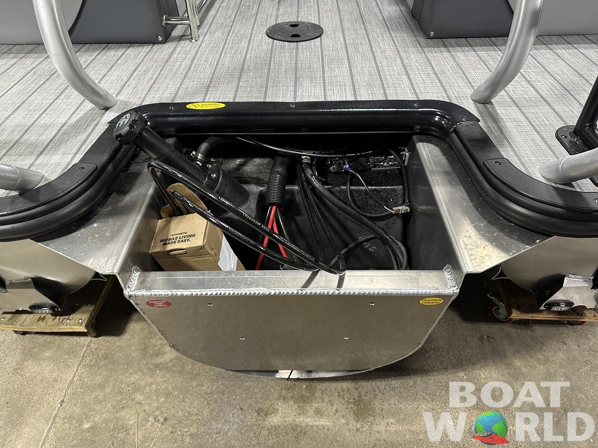 2025 Bentley Pontoons Elite 223 Admiral Quad Lounge Tritoon & Honda 4-Stroke EFI