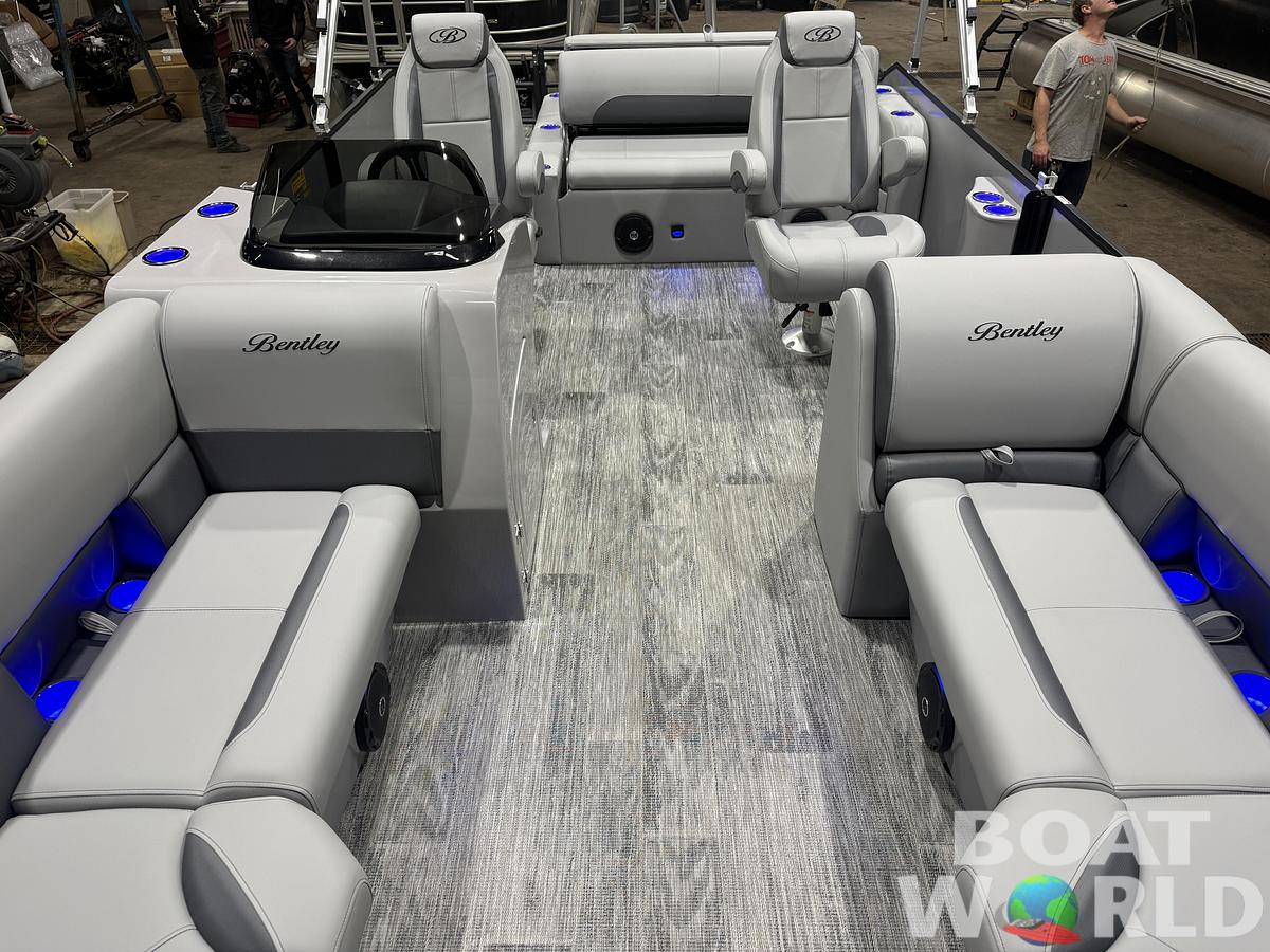 2026 Bentley Pontoons Legacy 220 Swingback 