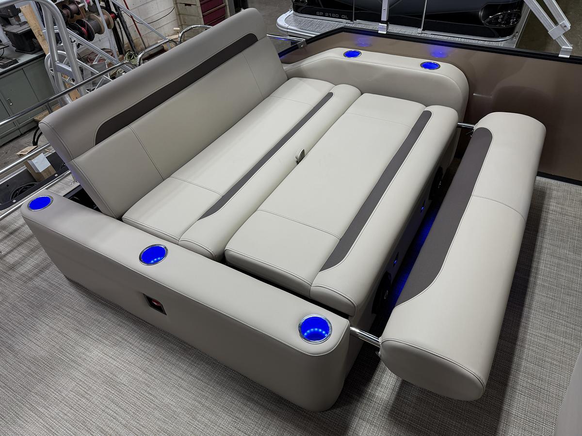 2025 Bentley Pontoons Legacy 223 Swingback Tritoon & Honda 4-Stroke EFI