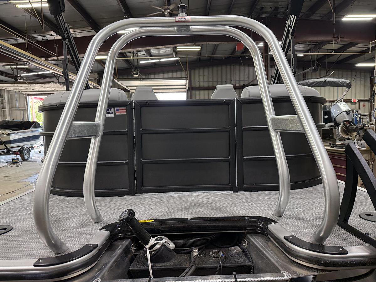 2025 Bentley Pontoons Legacy 220 Navigator Quad Lounge & Honda 4-Stroke EFI