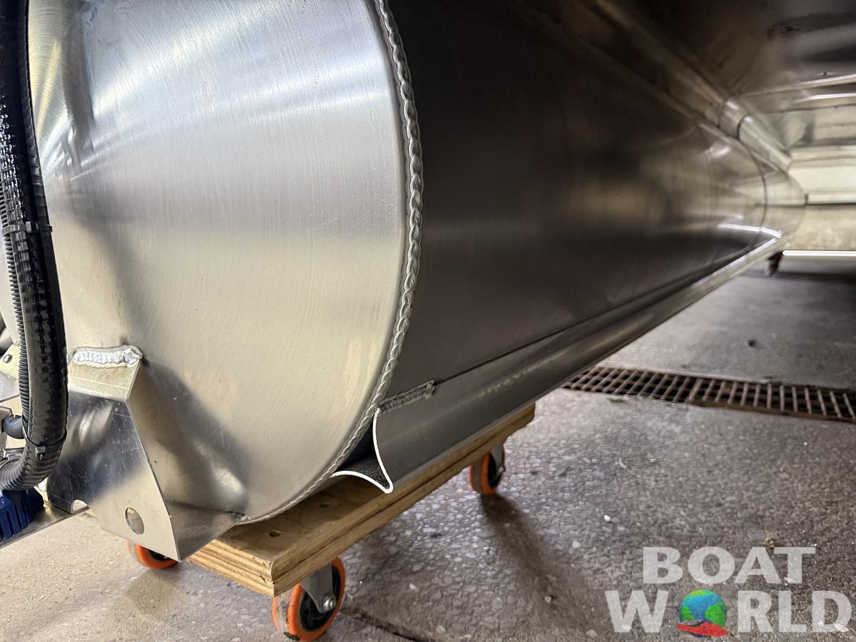 2025 Bentley Pontoons Legacy 223 Navigator Quad Lounge Tritoon & Honda 4-Stroke EFI