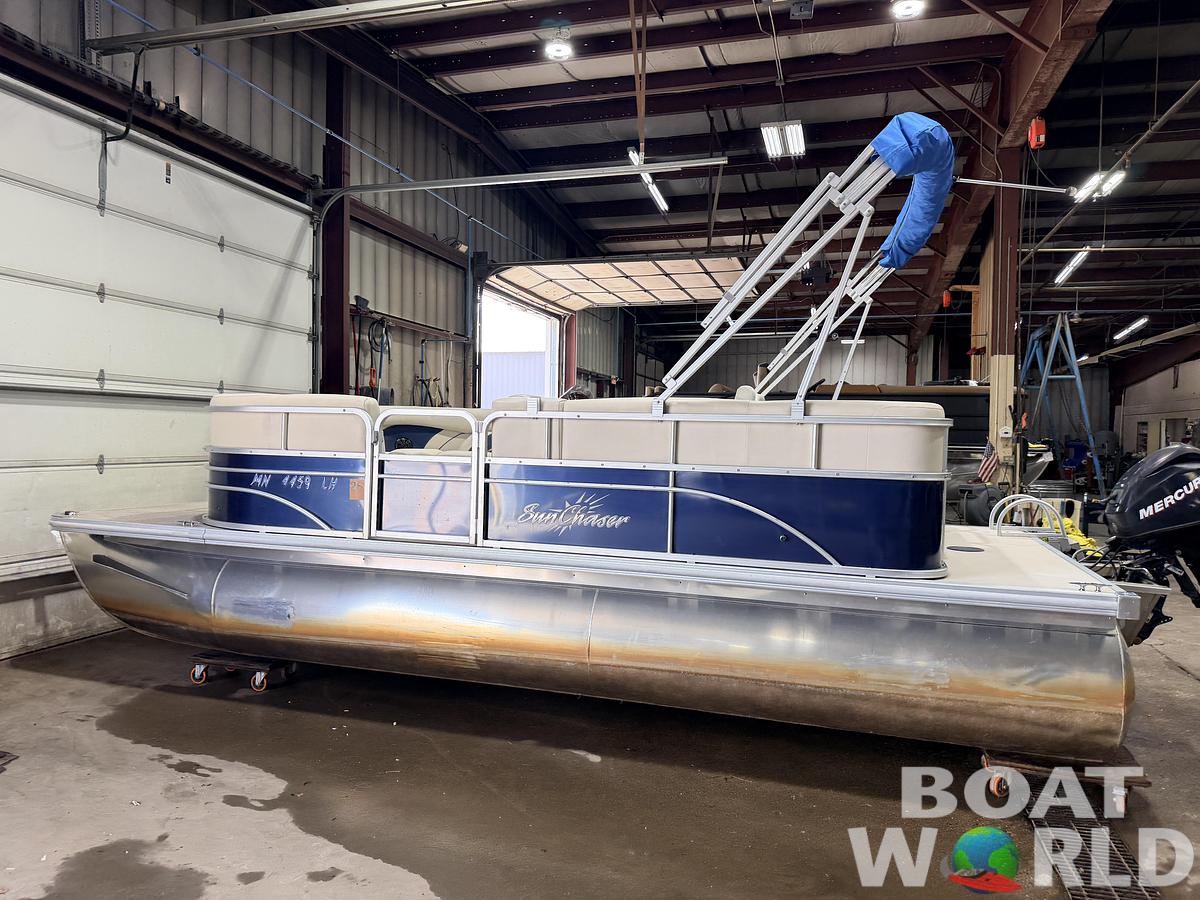 Used 2015 SunChaser 8520 Classic Cruise & 30HP Mercury 4Stroke EFI -$14,995