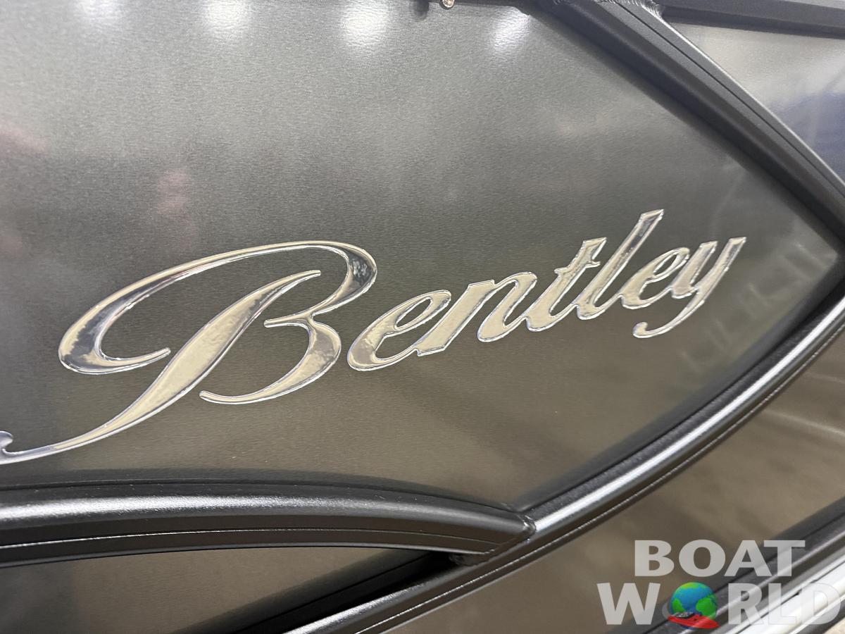2026 Bentley Pontoons Legacy 220 Navigator Quad Lounge
