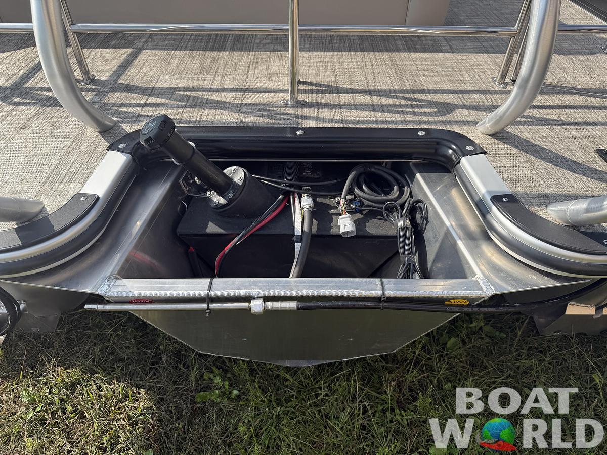 2026 Bentley Pontoons Legacy 220 Swingback & Honda 4-Stroke EFI