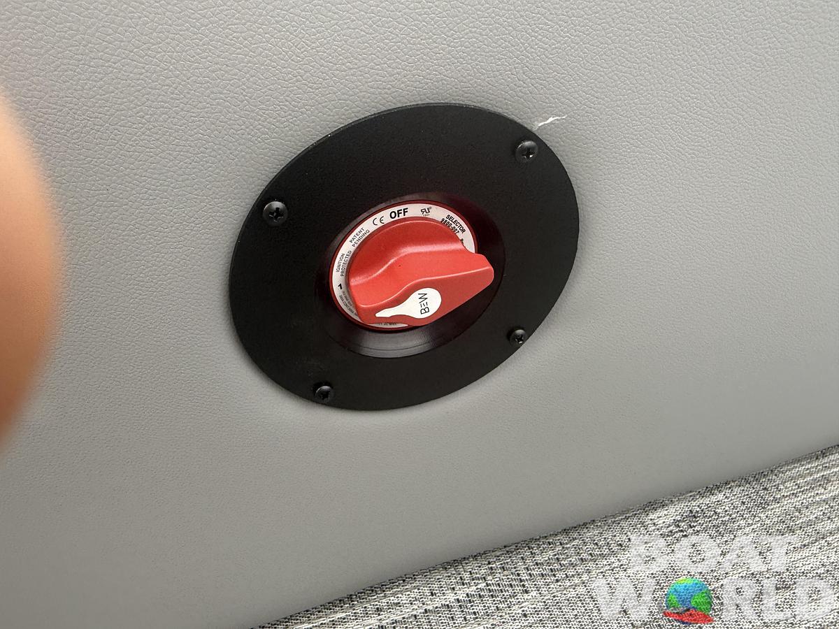 2025 Bentley Pontoons Legacy 200 Swingback