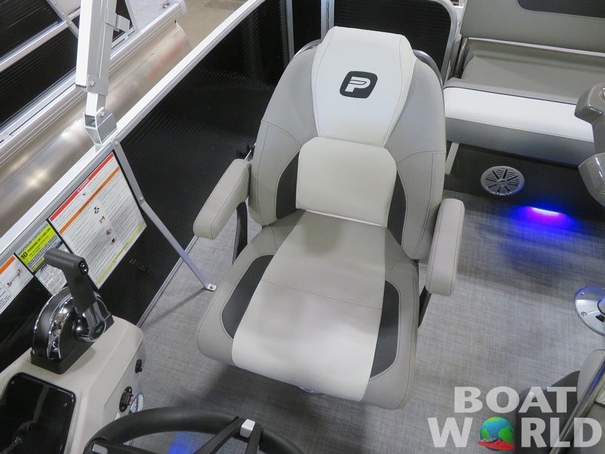 2025 Princecraft Vectra 21 RL Dinette Swingback Pontoon & Mercury 4-Stroke EFI