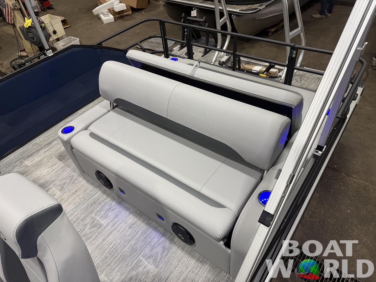 2026 Bentley Pontoons Legacy 223 Swingback Tritoon 