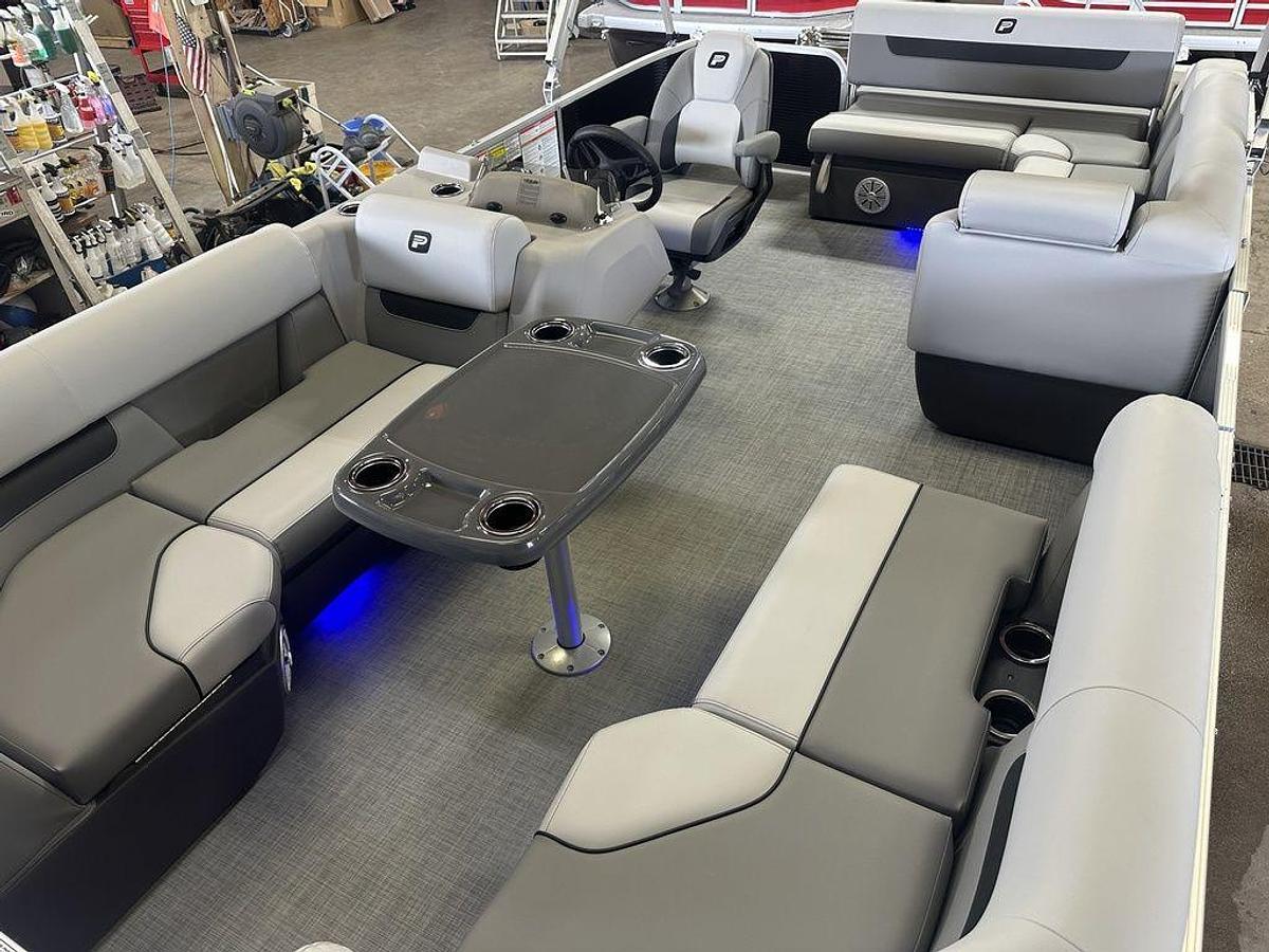 2025 Princecraft Vectra 21 RL Swingback Lounge Pontoon & Mercury 4-Stroke EFI
