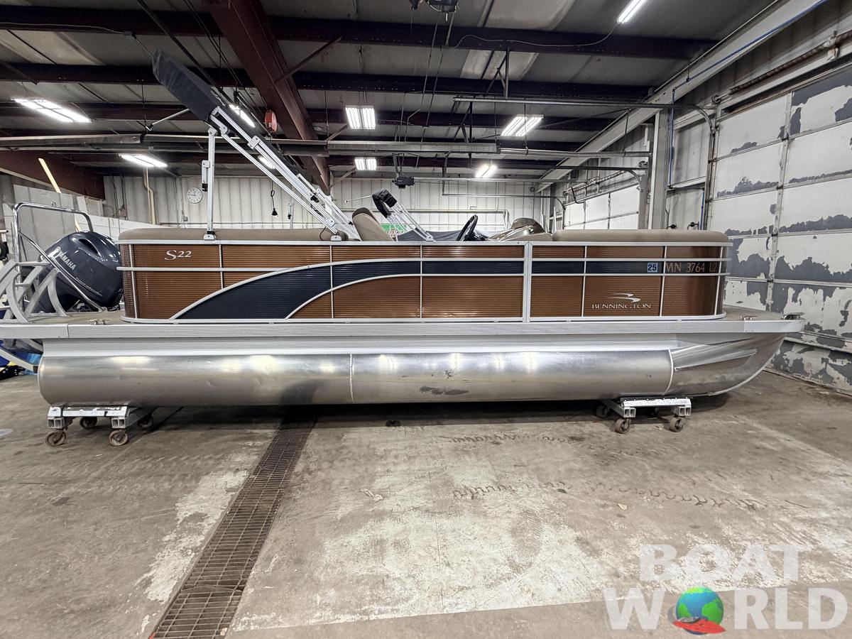 Used 2020 Bennington 22S Quad Lounge Pontoon