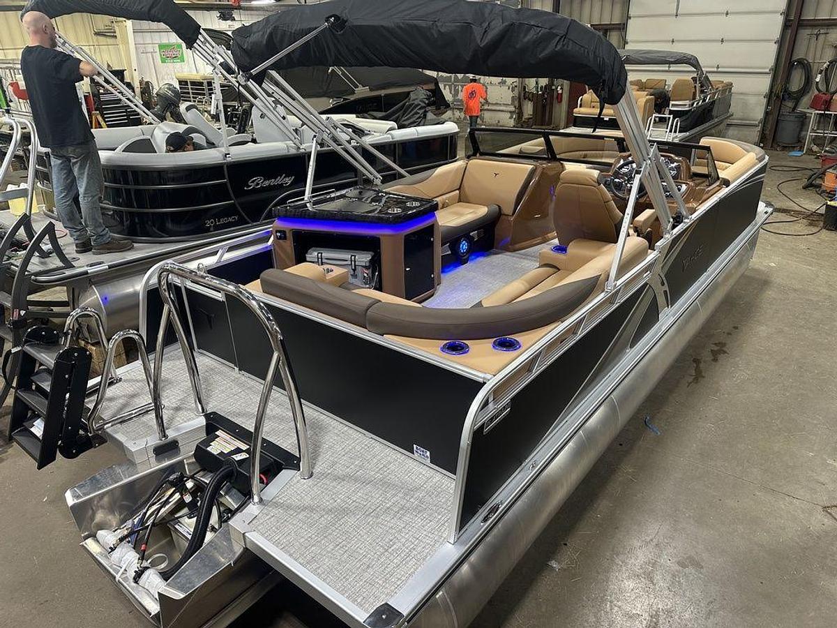 2025 Tahoe Pontoons LTZ 2385 Elite Cruise Windshield Tritoon & Honda 4-Stroke EFI