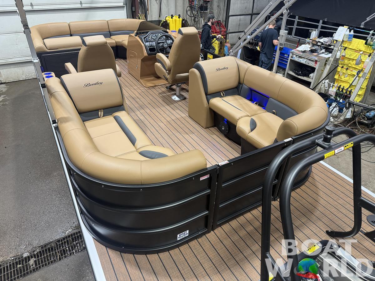 2026 Bentley Pontoons Legacy 220 Navigator Quad Lounge