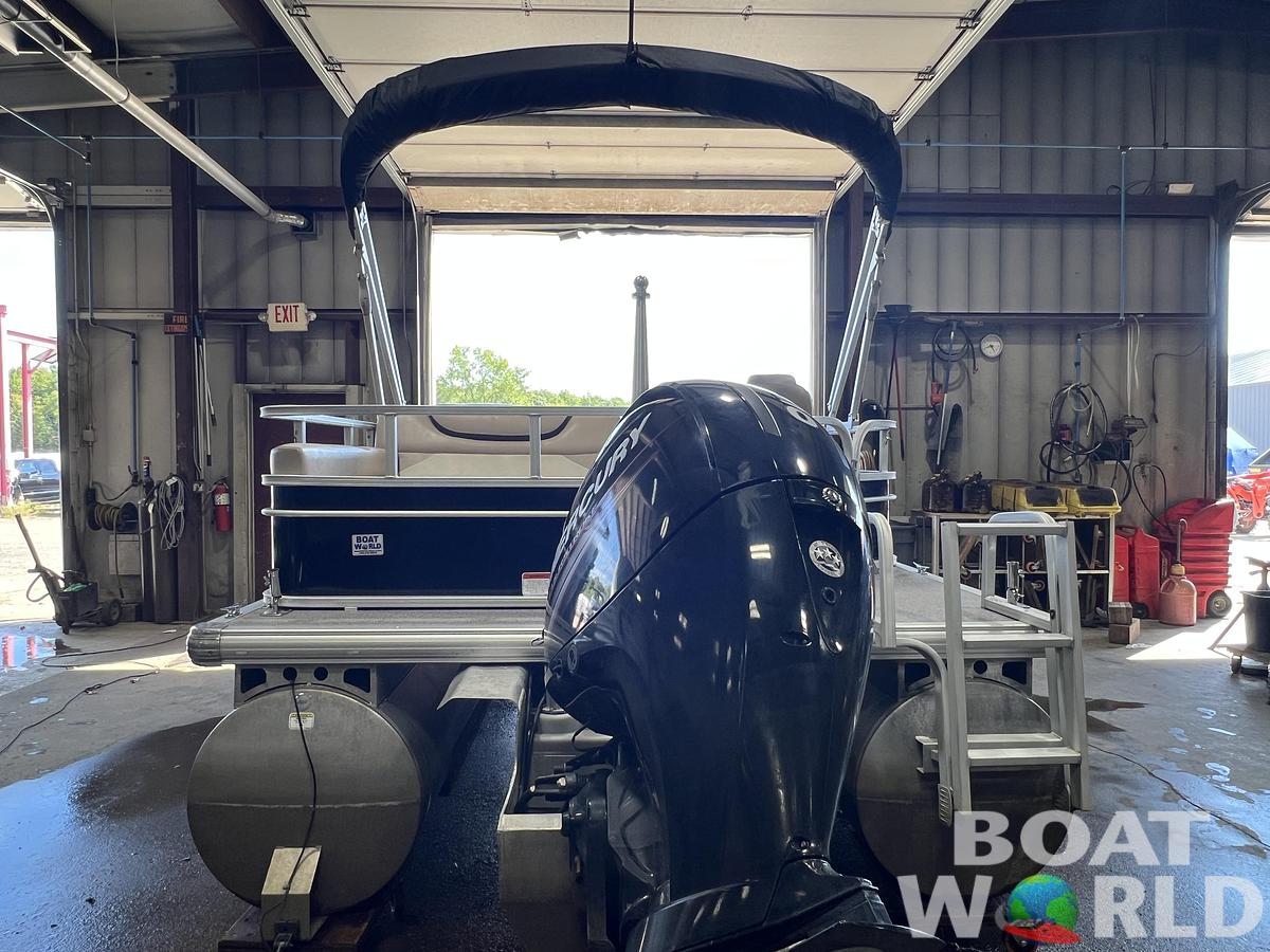 Used 2016 Sun Tracker Party Barge 22 DLX XP3 Tritoon & 150HP Mercury 4Stroke