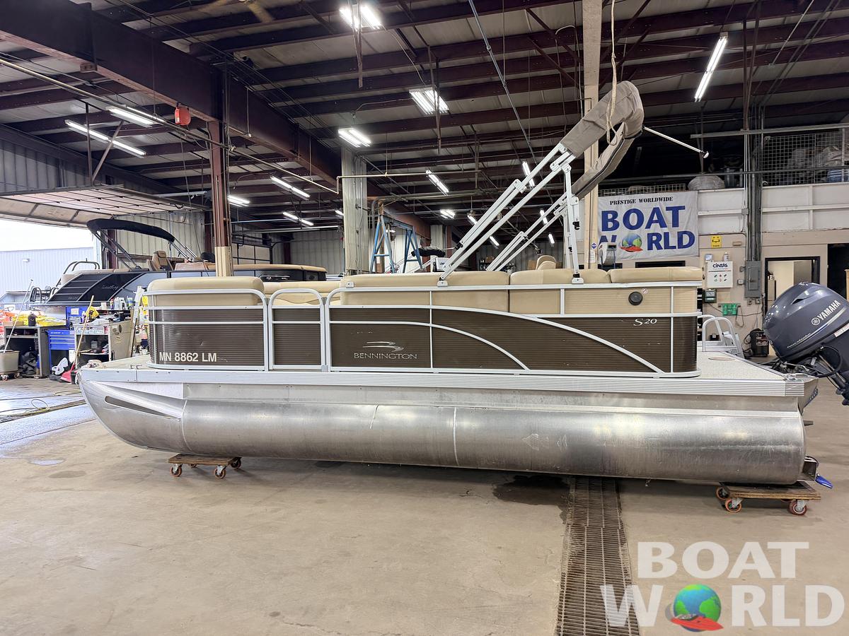 Used 2016 Bennington 20 SLM & 50HP Yamaha 4Stroke -$19,995