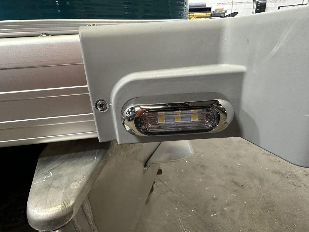 2025 Princecraft Vectra 23 RL Swingback Lounge Pontoon & Mercury 4-Stroke EFI