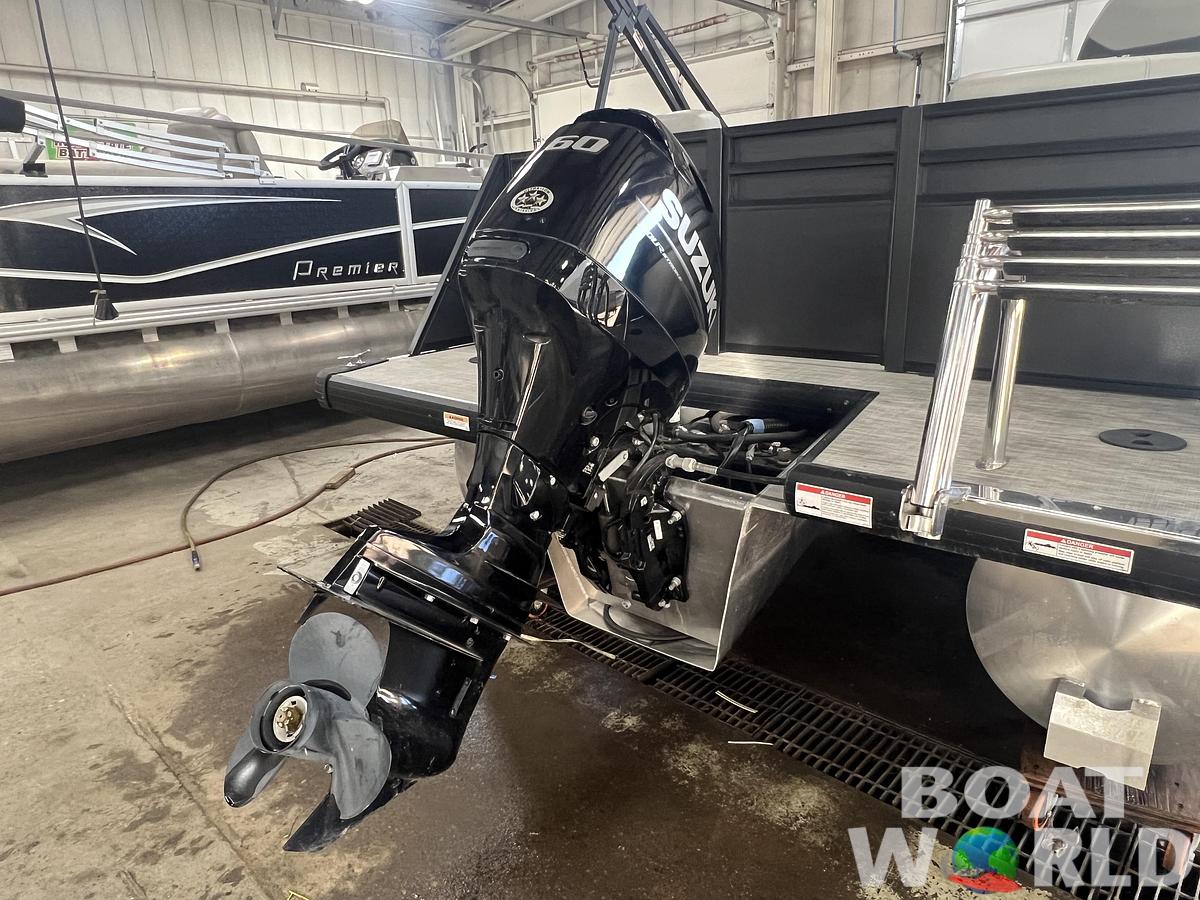 Used 2024 Viaggio Lago V16U & 60HP Suzuki 4Stroke -$24,995