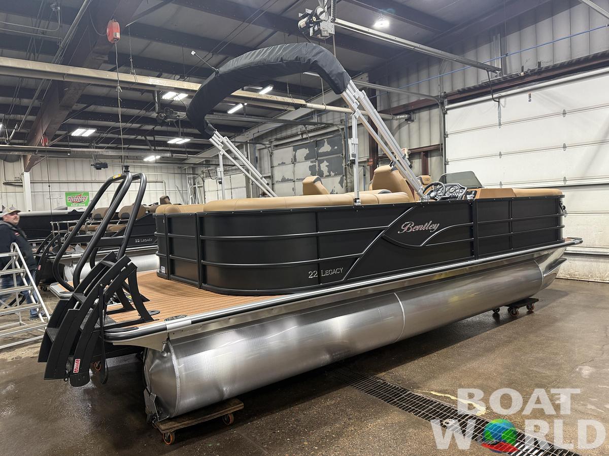 2026 Bentley Legacy 220 Navigator DL Quad Lounge $42995