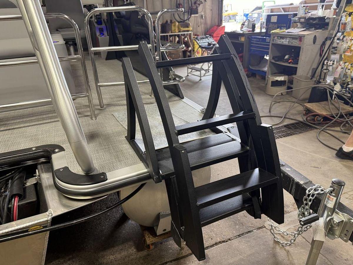 2026 Bentley Pontoons Legacy 220 Swingback & Honda 4-Stroke EFI