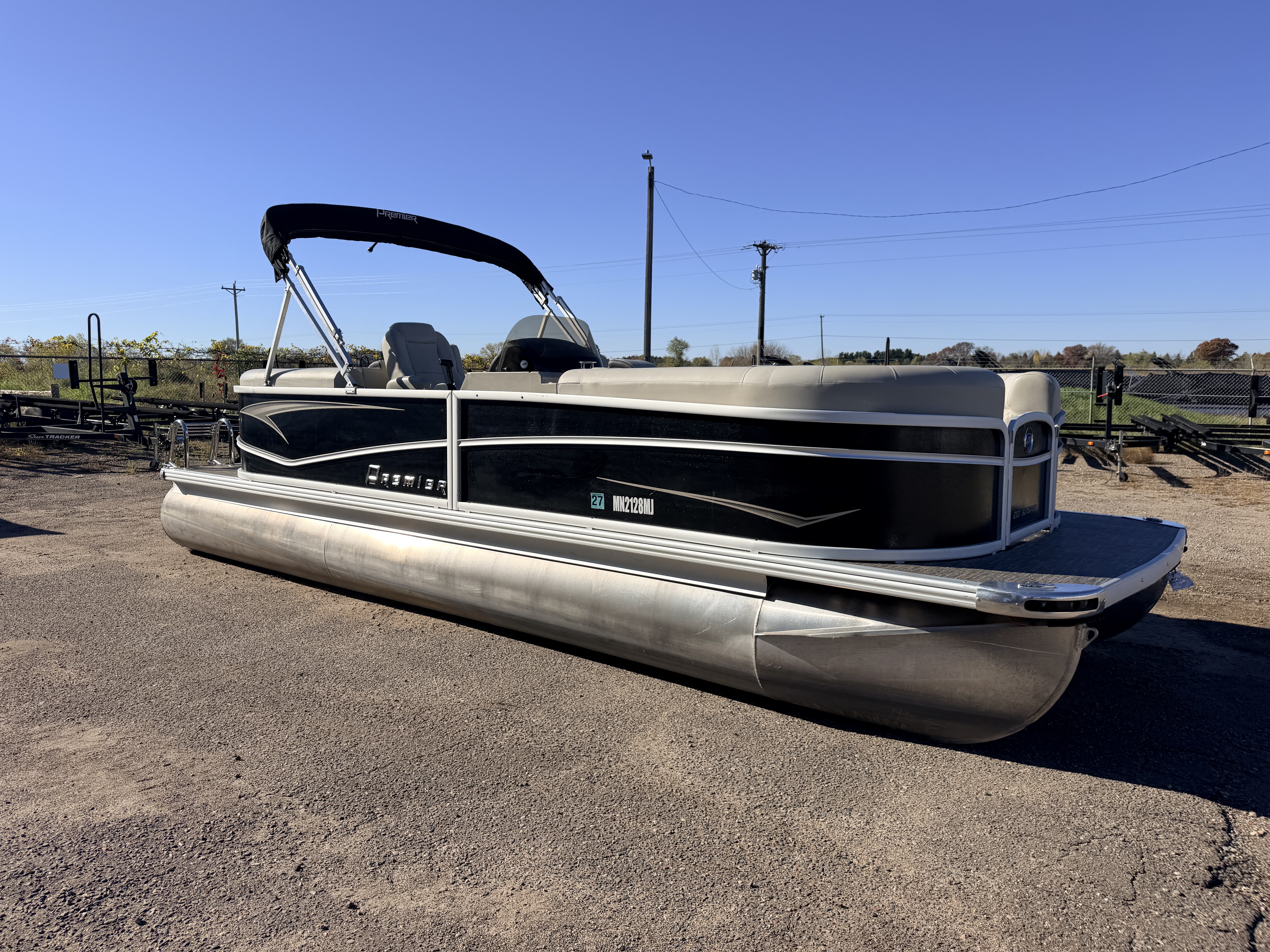 Used 2022 Premier 230 SunSpree RF & 116HP Yamaha 4Stroke -$34,995