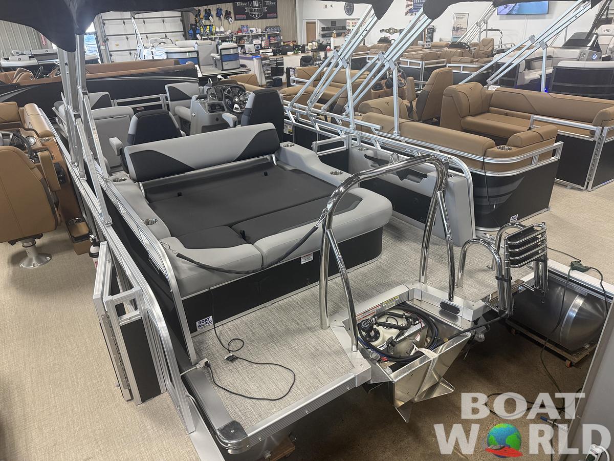 2027 Tahoe Sport VRB 2180 Swingback & 4-Stroke $33995