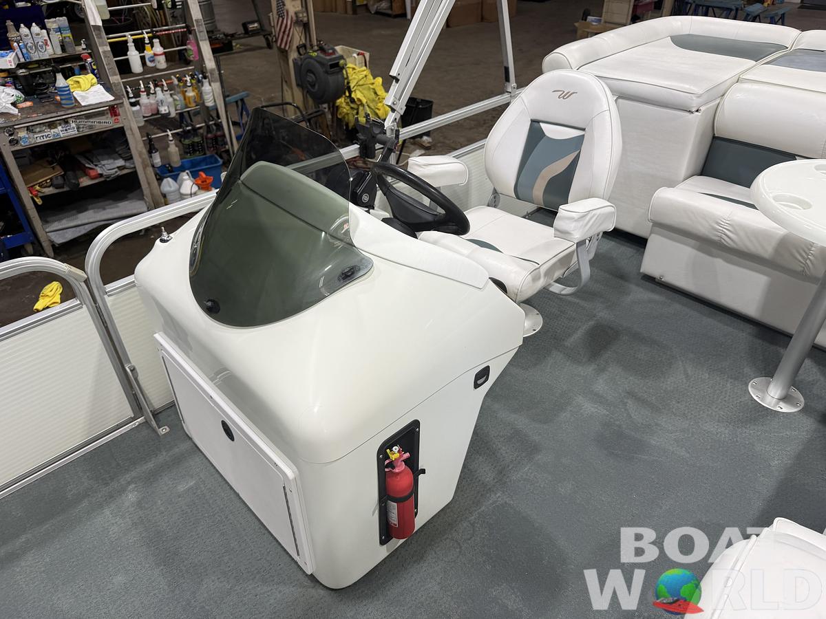 Used 2003 Weeres 200 SunTanner & 60HP Johnson 4Stroke -$11,995