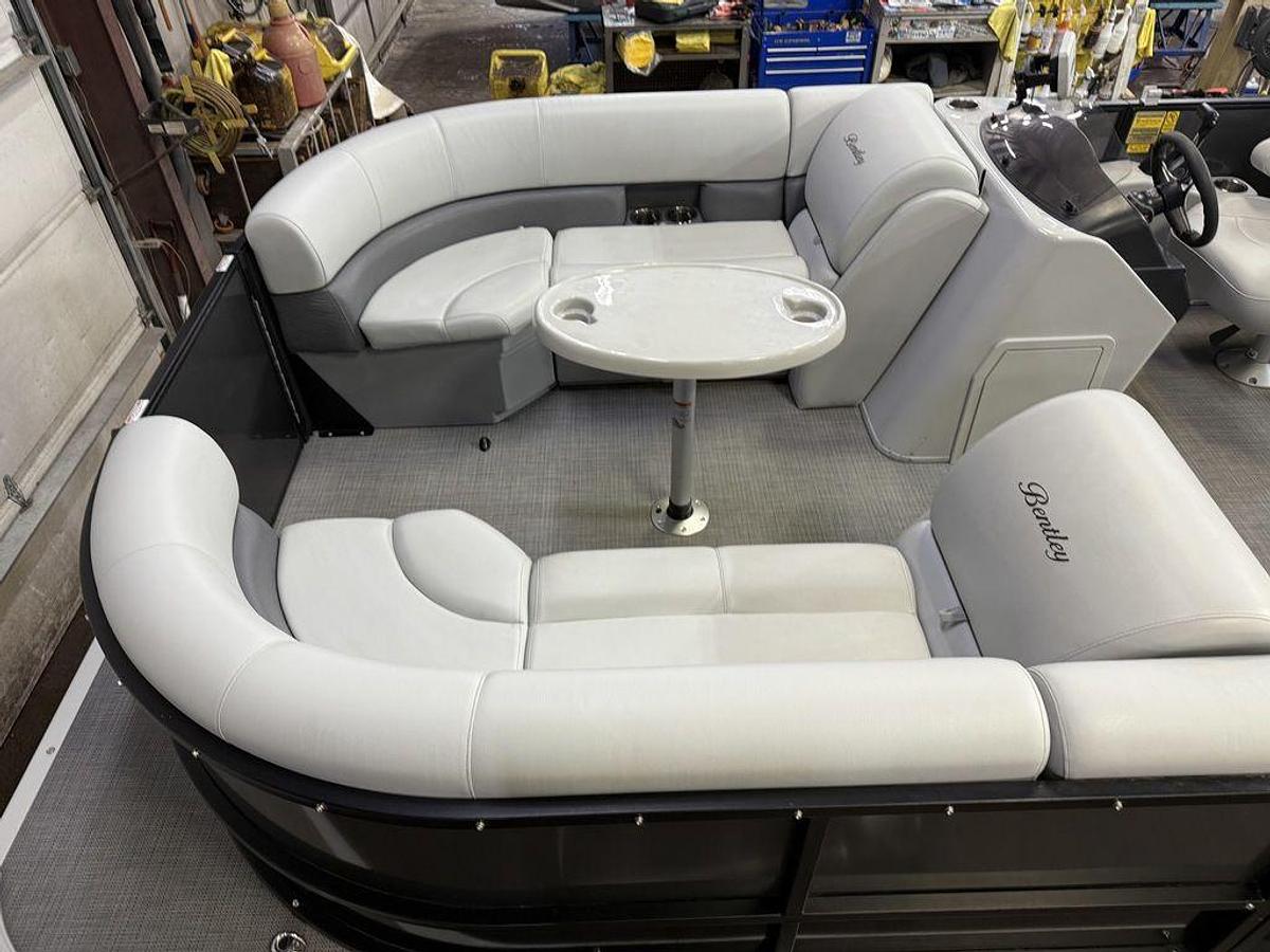 Used 2020 Bentley Pontoons Legacy 223 Navigator Quad Lounge Tritoon & Suzuki 140HP 4-Stroke EFI