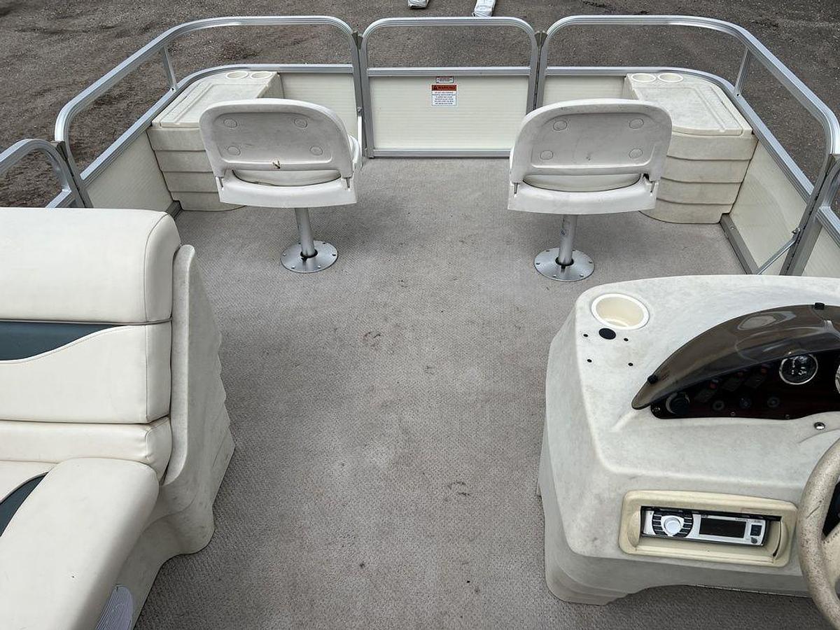 Used 2005 Bennington Sedona F21 Pontoon