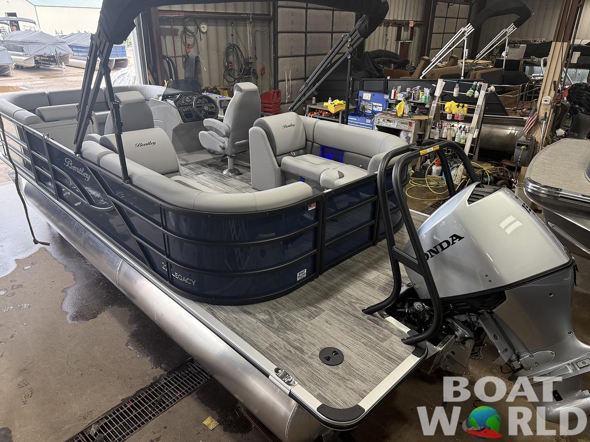 2026 Bentley 223 Navigator Quad Lounge Tritoon $50995