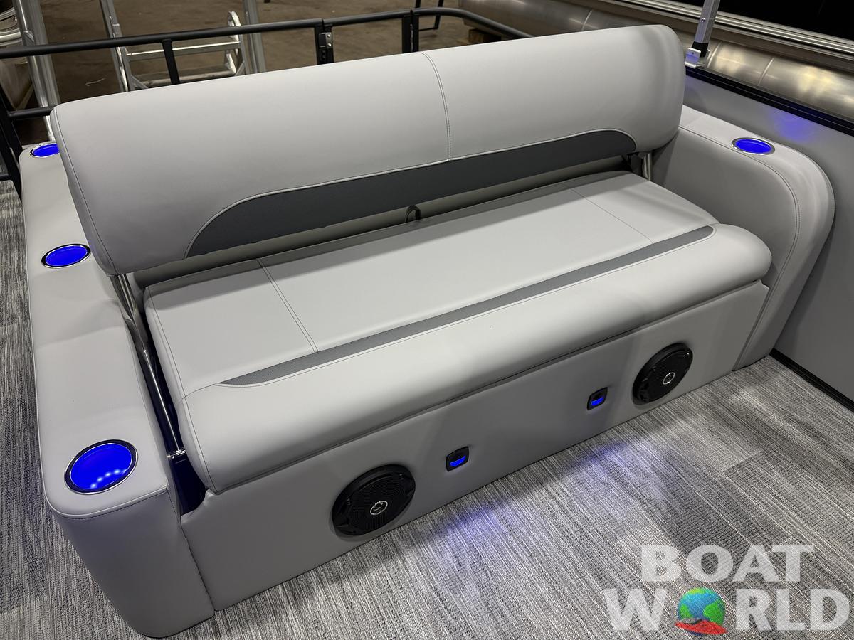 2026 Bentley Pontoons Legacy 220 Swingback 