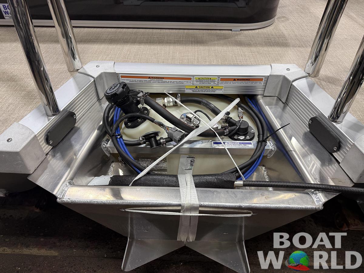 2027 Tahoe LTZ 2385 VRB SE Swingback Pontoon $41995