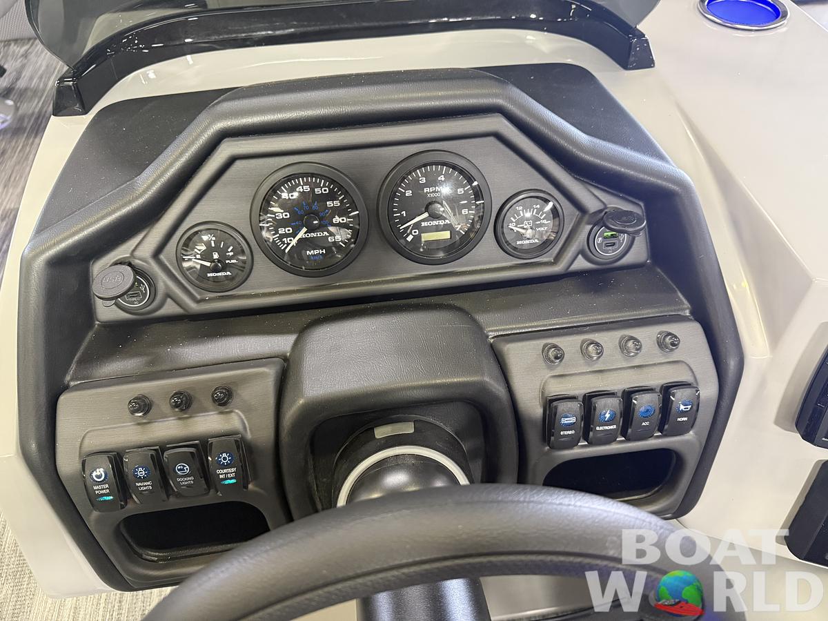 2026 Bentley Pontoons Legacy 220 Navigator DL Quad Lounge