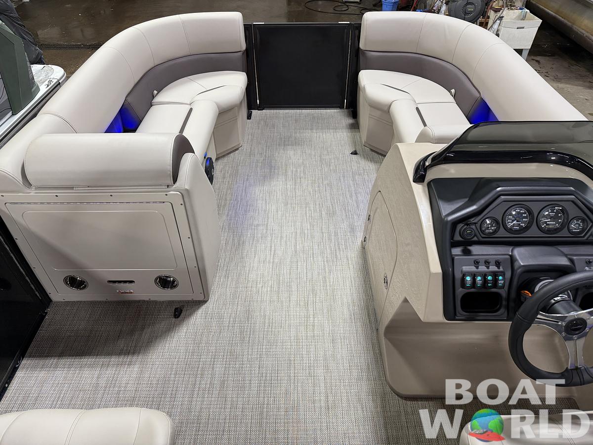 2025 Bentley Pontoons Legacy 223 Swingback Tritoon & Honda 4-Stroke EFI