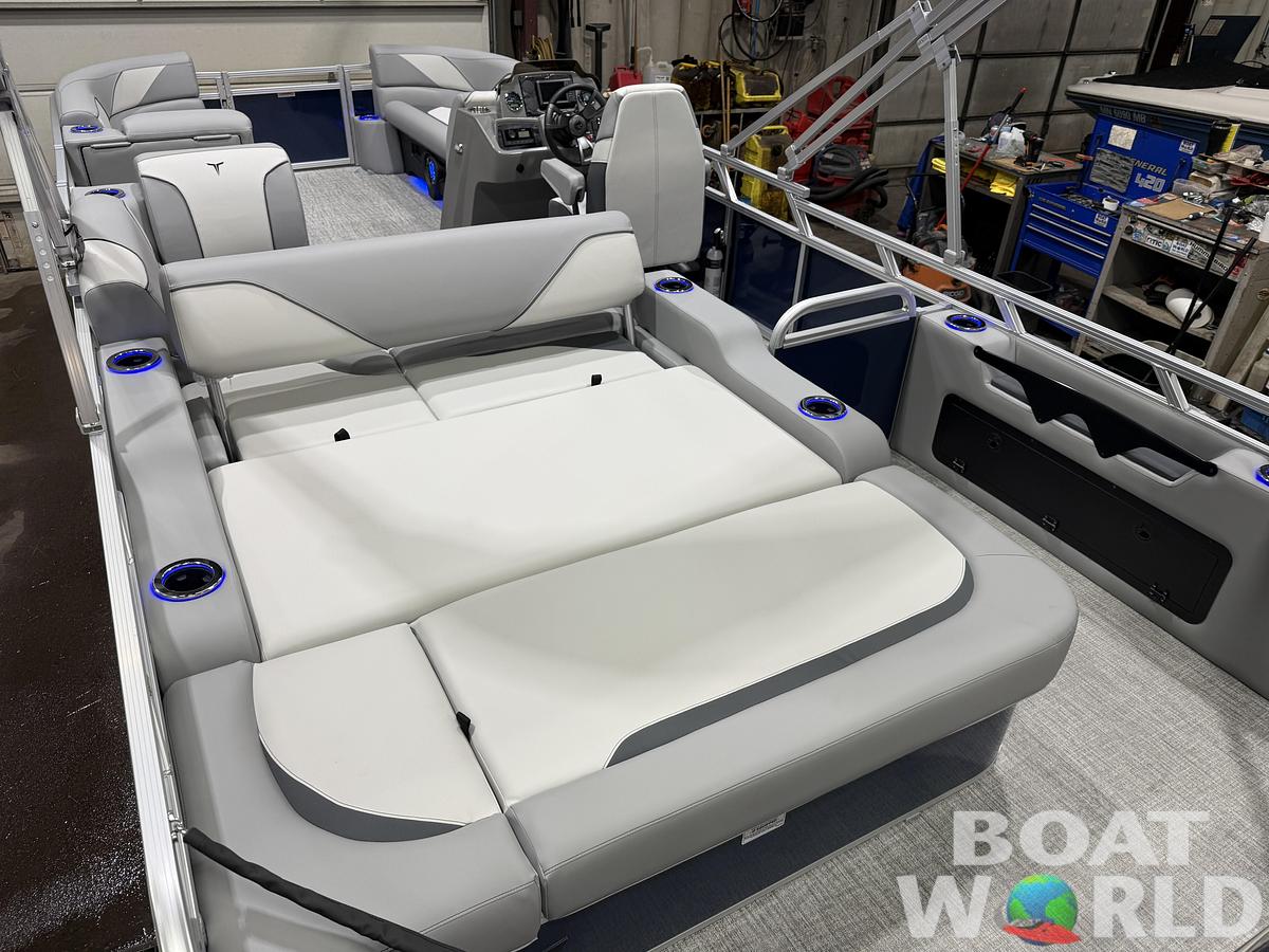 2026 Tahoe Sport 2385 Swingback (VRB) Tritoon 