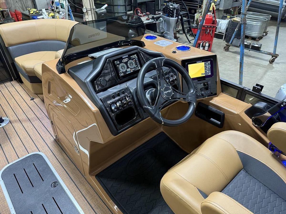 2025 Bentley Pontoons Elite 223 Swingback Tritoon & Honda 4-Stroke EFI