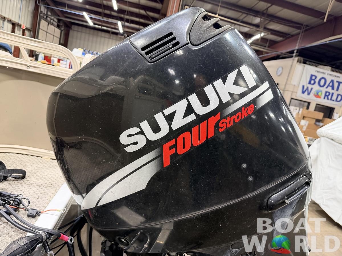 Used 2008 Sylvan Mirage 8520 Party Fish